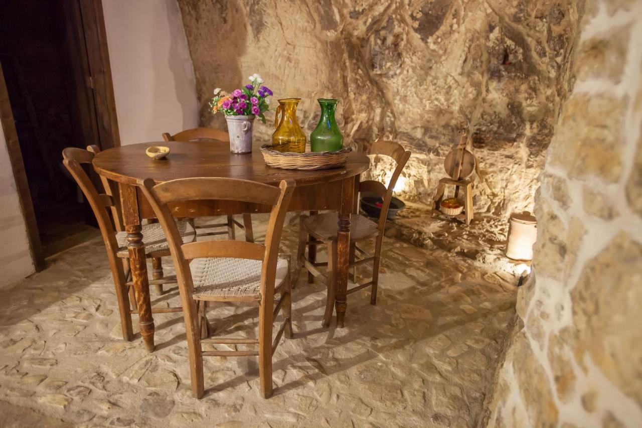 Case-Grotte Degli Avi, Esperienza Abitativa In Grotta Modica Buitenkant foto