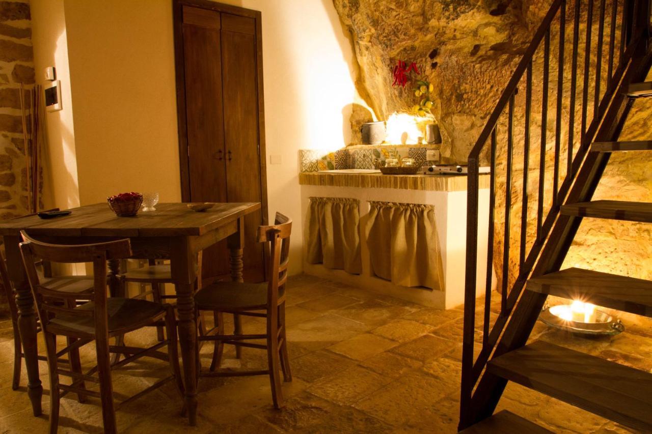 Case-Grotte Degli Avi, Esperienza Abitativa In Grotta Modica Buitenkant foto