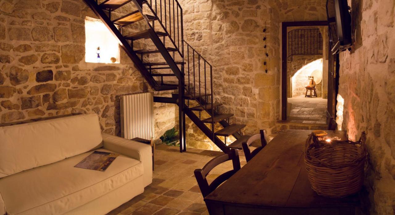 Case-Grotte Degli Avi, Esperienza Abitativa In Grotta Modica Buitenkant foto