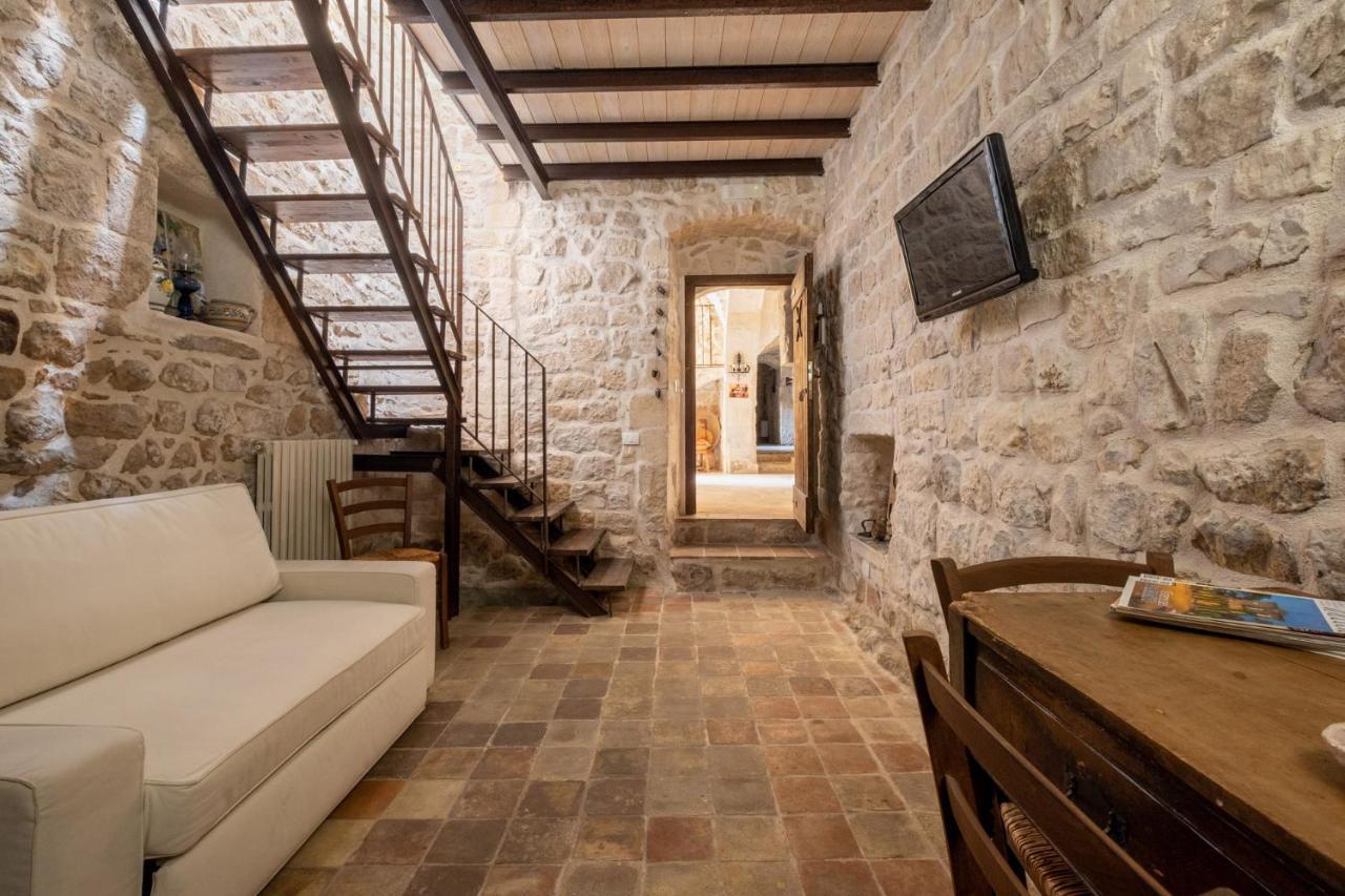 Case-Grotte Degli Avi, Esperienza Abitativa In Grotta Modica Buitenkant foto