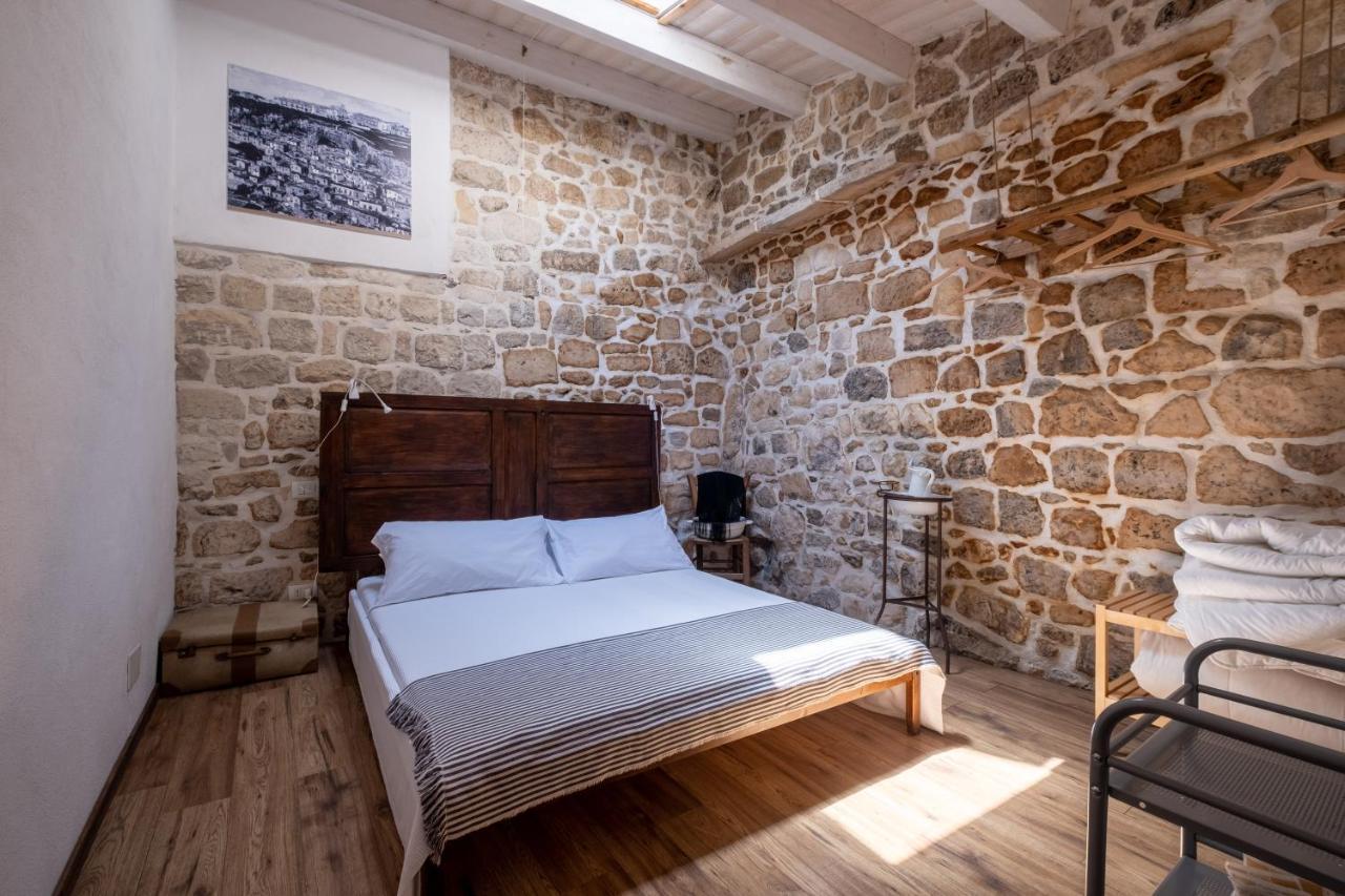 Case-Grotte Degli Avi, Esperienza Abitativa In Grotta Modica Buitenkant foto