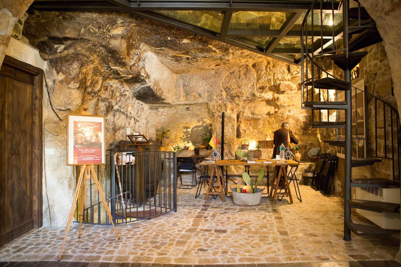 Case-Grotte Degli Avi, Esperienza Abitativa In Grotta Modica Buitenkant foto