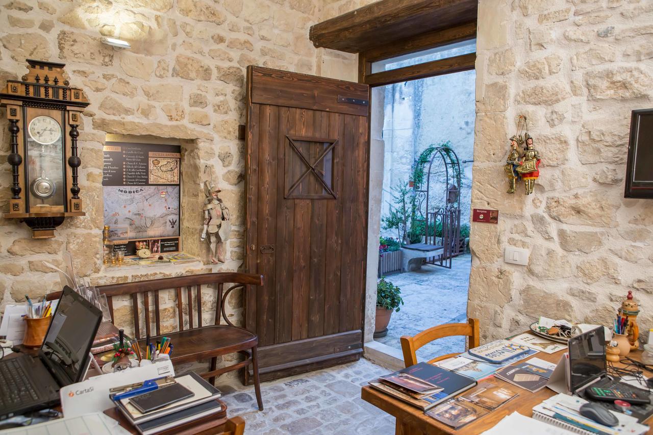 Case-Grotte Degli Avi, Esperienza Abitativa In Grotta Modica Buitenkant foto