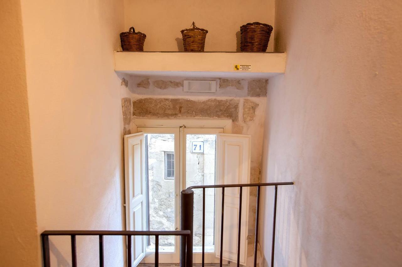 Case-Grotte Degli Avi, Esperienza Abitativa In Grotta Modica Buitenkant foto