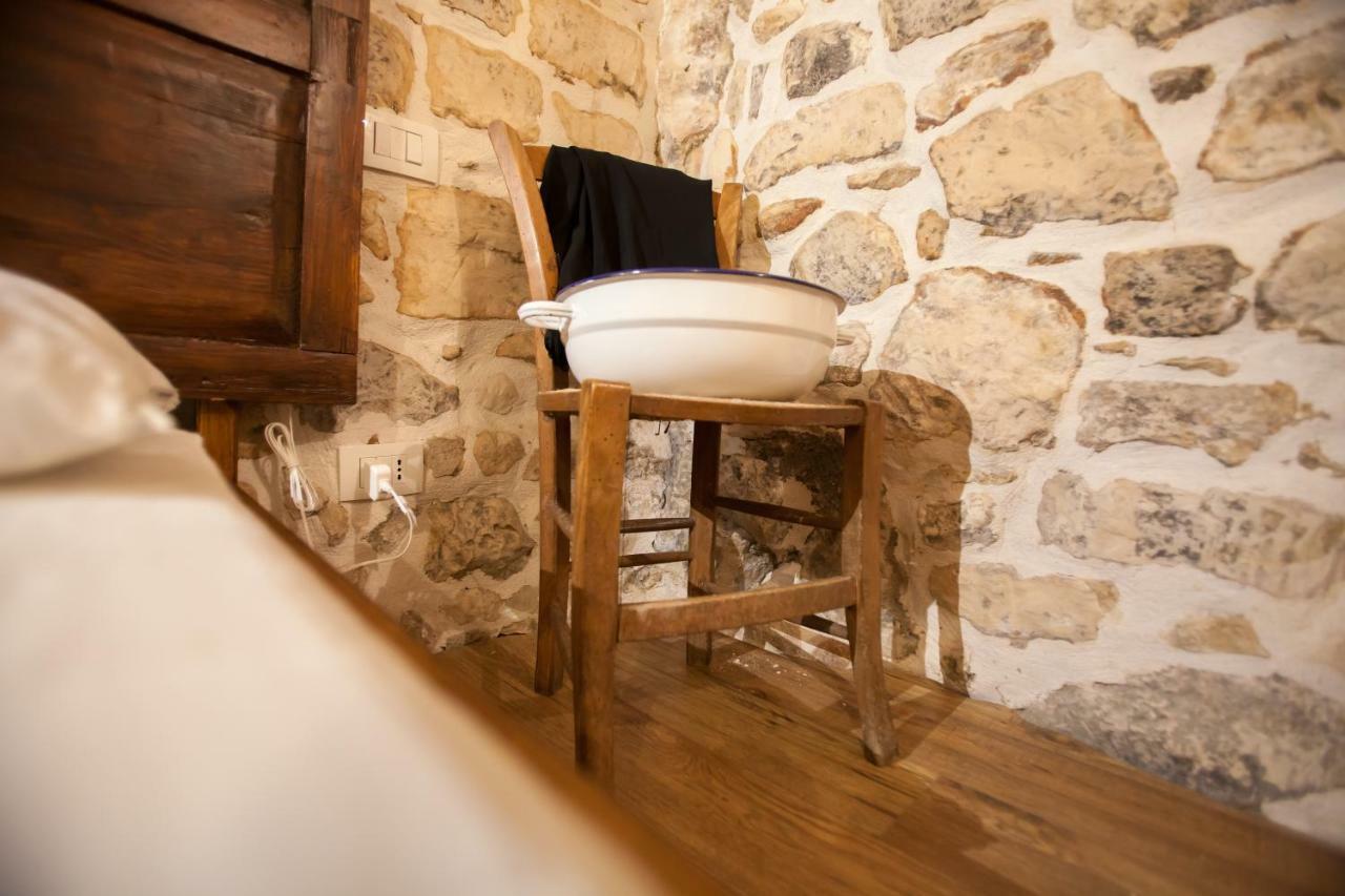 Case-Grotte Degli Avi, Esperienza Abitativa In Grotta Modica Buitenkant foto