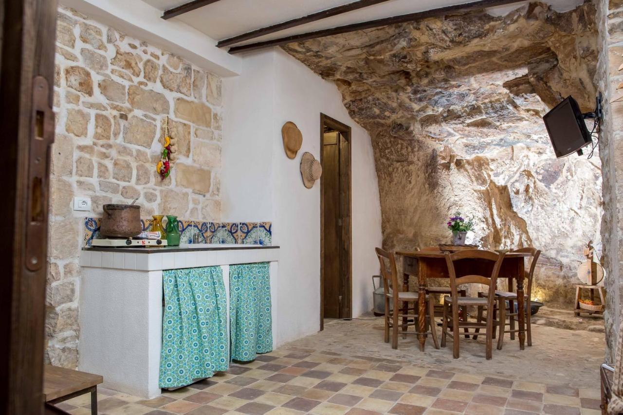 Case-Grotte Degli Avi, Esperienza Abitativa In Grotta Modica Buitenkant foto