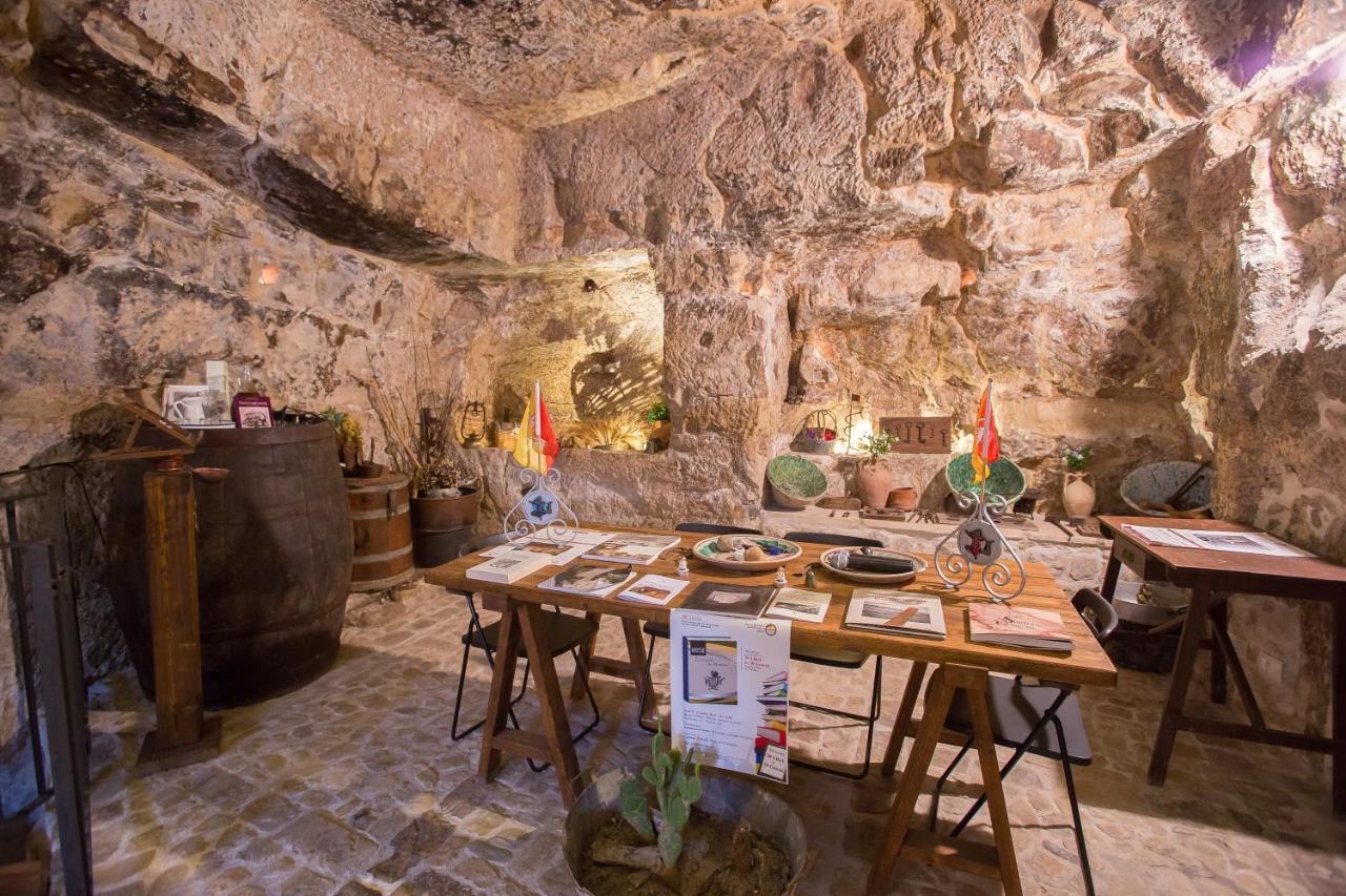 Case-Grotte Degli Avi, Esperienza Abitativa In Grotta Modica Buitenkant foto