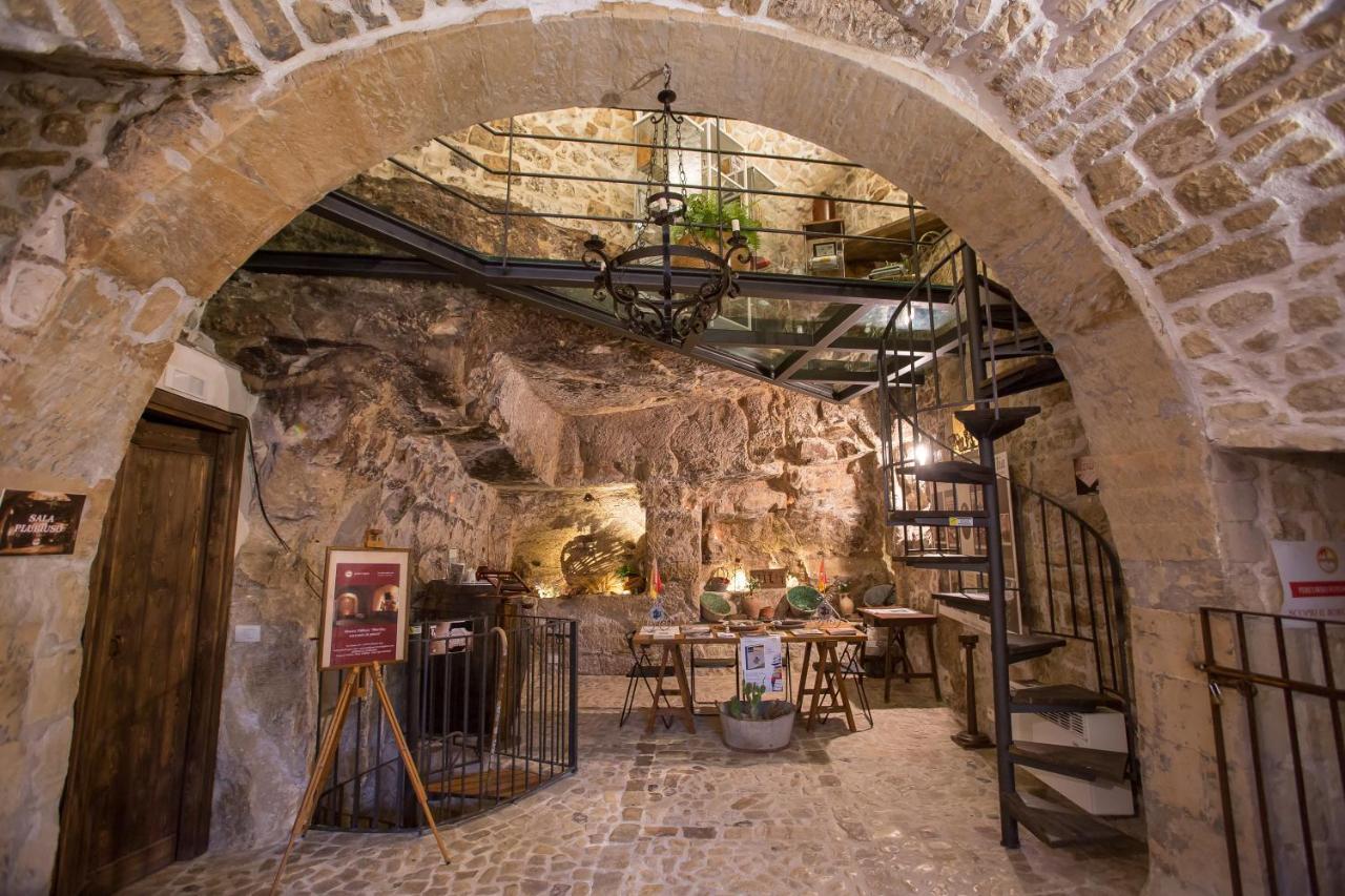 Case-Grotte Degli Avi, Esperienza Abitativa In Grotta Modica Buitenkant foto