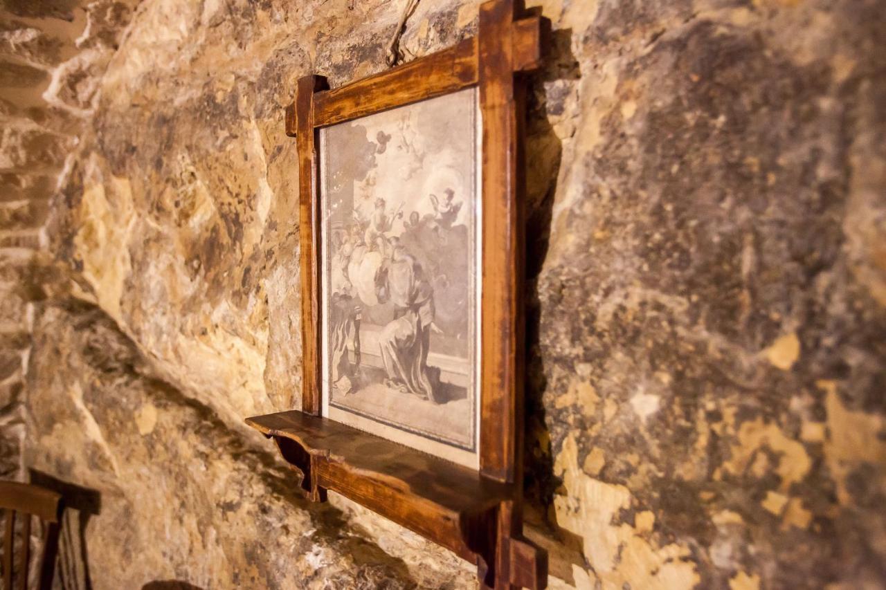 Case-Grotte Degli Avi, Esperienza Abitativa In Grotta Modica Buitenkant foto