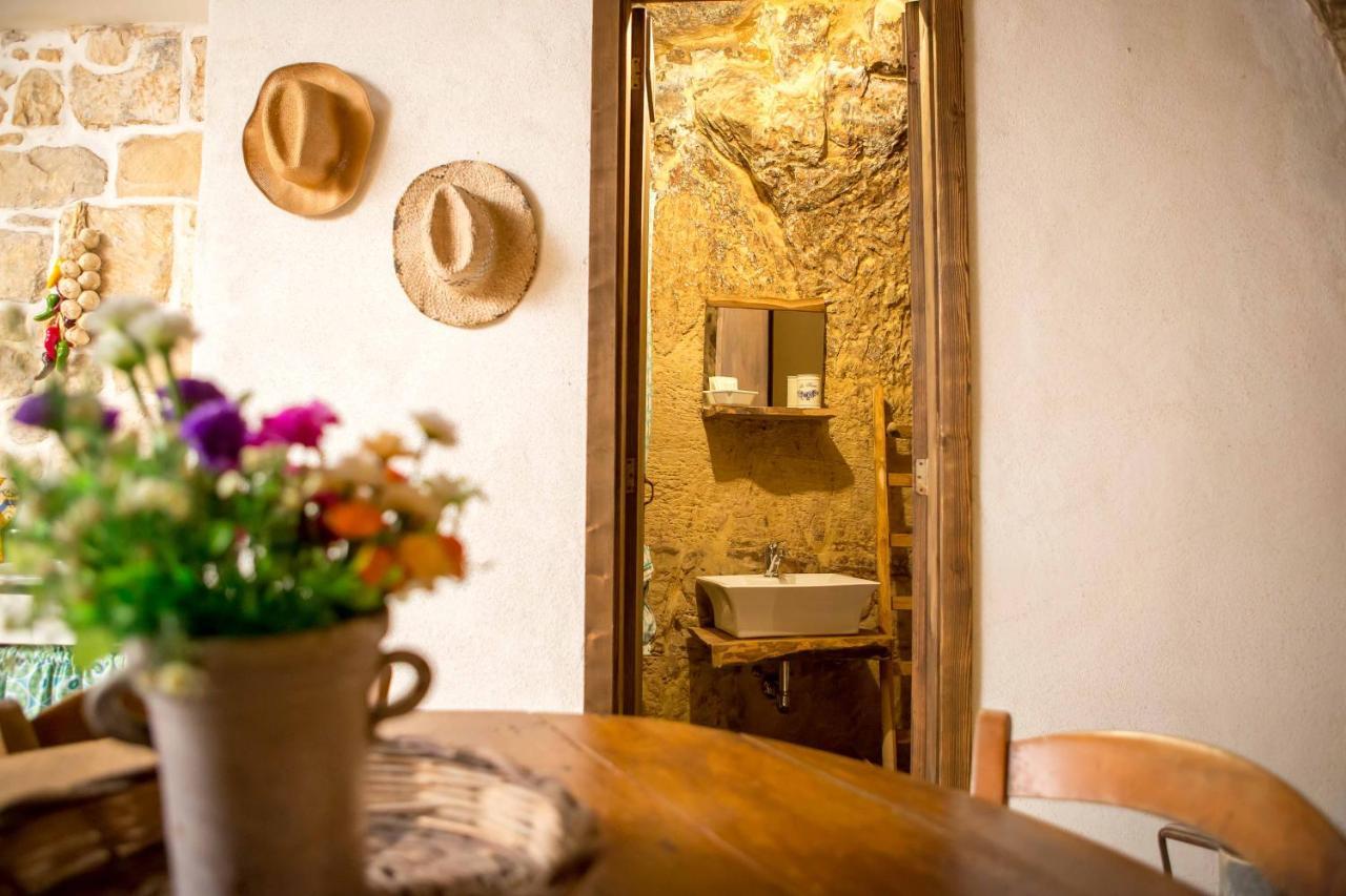 Case-Grotte Degli Avi, Esperienza Abitativa In Grotta Modica Buitenkant foto