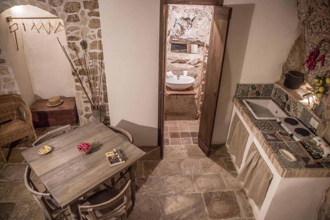 Case-Grotte Degli Avi, Esperienza Abitativa In Grotta Modica Buitenkant foto