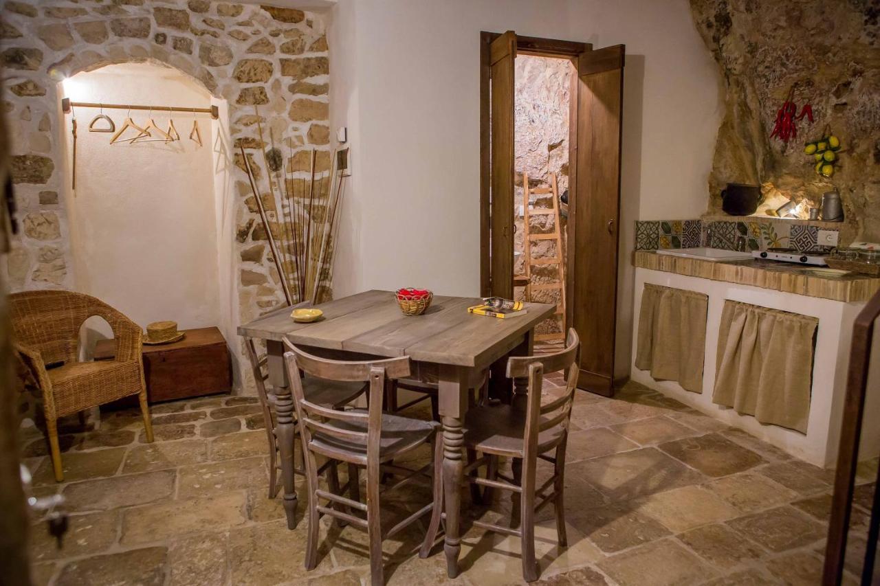 Case-Grotte Degli Avi, Esperienza Abitativa In Grotta Modica Buitenkant foto